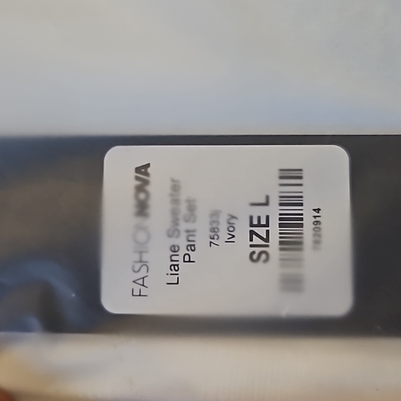 Sweater Pant Set - Ivory Size Large - Picture 13 of 14